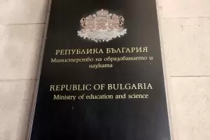 МОН: Няма грешки в матурата по английски