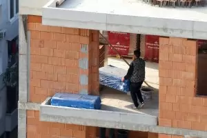 Бизнесът търси строители и шивачи, а гимназиите предлагат ресторантьори