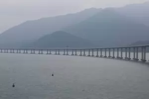 Китай откри най-дългия морски мост в света