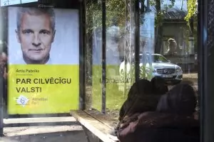 Елитите се сменят, а бедността си остава