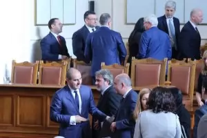 Кабинетът оцеля със 133 гласа в третия вот на недоверие