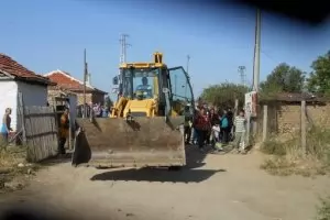 Започна разрушаването на незаконни къщи в Стара Загора