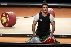 Иранец постави три световни рекорда и отново е №1 в щангите