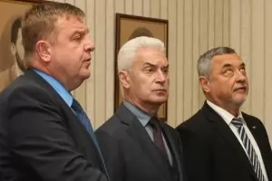 Сидеров поиска оставката и на Каракачанов 
