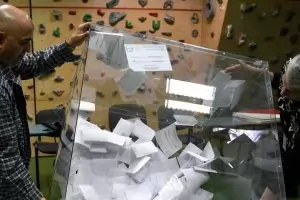 В Донбас започнаха изборите за президент и парламент
