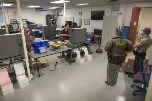  Флорида брои отново гласовете
              за губернатор и сенатор