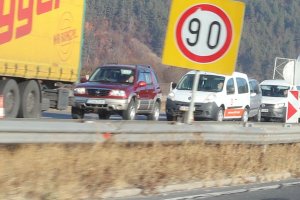 По пътищата на страната започна голямото предпразнично раздвижване Над 3500 полицаи