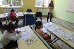 1244 училища и детски градини ще имат специален статут