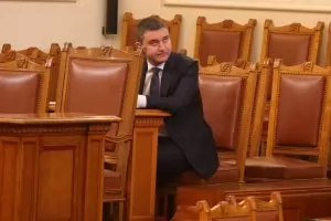 Кръстникът на Горанов го приютил след земетресението в Перник