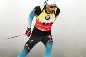 Българин финишира в Топ 20 на 20 км биатлон