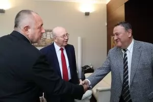 С протест репутация не се гради