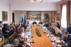  Радев атакува управляващите за отказа им от изборна реформа