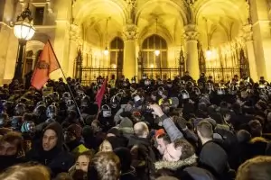 Хиляди протестираха срещу Орбан в Будапеща