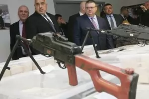 ГДБОП откри десетки бойни автомати в софийски гараж и Казанлъшко