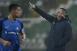 Стоянович остава треньор на "Левски"