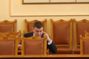 Антикорупционната комисия се бави с апартамента на Горанов