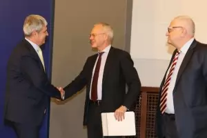 Държавата не признава вина за скъпия борсов ток