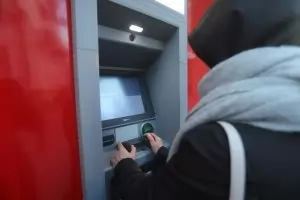 Българин е арестуван в Индонезия при опит за скимиране на банкомат