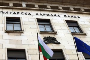 БНБ ще забрани на търговските банки да събират такси за замяна на