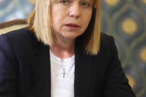 София ще пропилее поне още близо година в анализи и