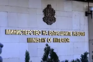 Кранчето за дарения на МВР продължава да тече