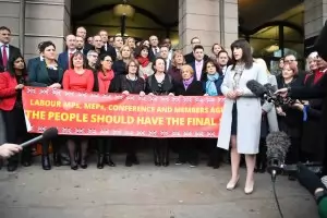 71 депутати поискаха нов 
референдум за Брекзит