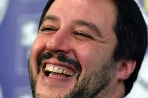  Италиански вицепремиери атакуват Париж