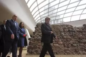 Данъкоплатците са платили скъпо 
и прескъпо за ремонта на Ларгото