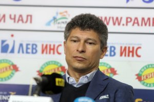 Селекционерът на националния отбор Красимир Балъков засега не показва публично