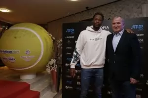 Вавринка отпадна още на старта в София