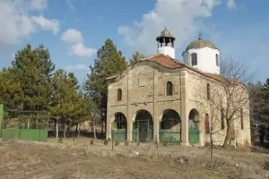 Мъж от павликенско село е бит, ограбен и заключен