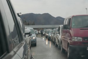 Километрични опашки се извиха по създадените около областните градове КПП ата