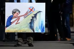  Мей остави съдбата на Брекзит в ръцете на парламента