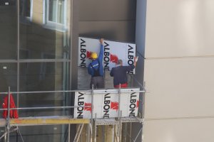 Само реконструкцията на зала Света София в нова пленарна зала