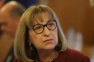 Цецка Цачева не знаела за апартамента на Цветанов