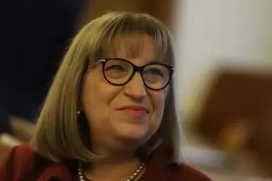 Цачева увери депутатите, че в затворите е "цветя и рози"