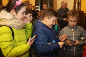 Забраната на телефоните не осигурява здравословно отношение на децата с