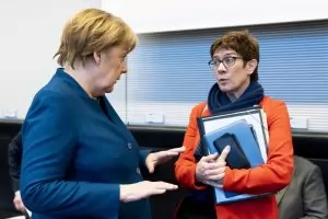 Консерваторите на Меркел втвърдиха още 
             повече мигрантската си политика