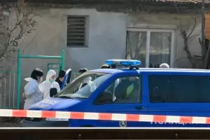 Млад мъж изби фамилията си в Нови Искър