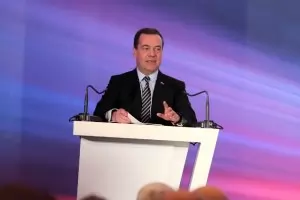 Медведев: Русия ще помогне на Сърбия за суверенитета ѝ