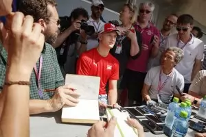 Мик Шумахер предизвика медийния интерес в Бахрейн