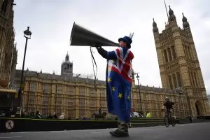  Лондон проверява петицията срещу Брекзит