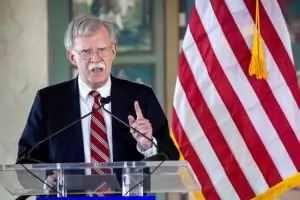  Джон Болтън заплаши Куба със санкции заради Венецуела
