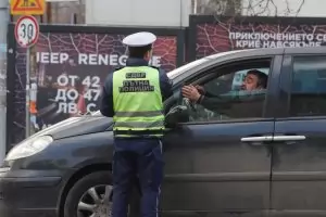  КАТ засече шофьор, прелетял 
              с над 270 км/ч по АМ "Струма"