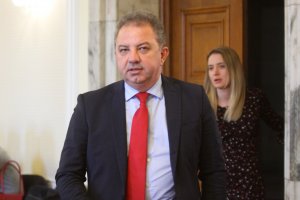 Близо 6 хиляди новоизбрани общински съветници трябва да бъдат проверени