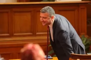 Управляващите неохотно смениха ръководството на ЦИК