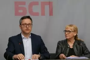 Вигенин: Нинова не трябваше да подава оставка