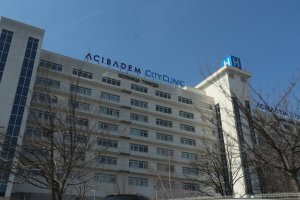 Част от болниците у нас имат безумни такси и шокиращи цени