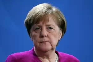  Консерватори искат оставката на Меркел