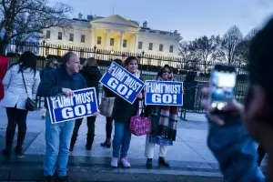 Американците очакват трескаво разкрития от доклада на Мълър